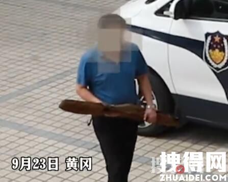 男子在父親遺物中發現一把長槍 到底是什么情況？
