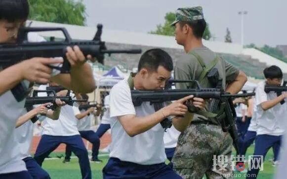 小伙985高校畢業4年后讀?？?為什么引熱議？