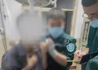 急救人員回應男子脖子被扎燒烤簽 為什么引熱議？
