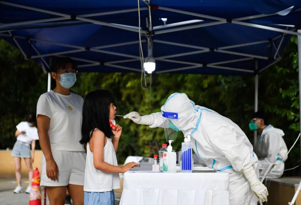權威專家：奧密克戎BA.5亞分支傳播力明顯提高，但致病力無明顯變化